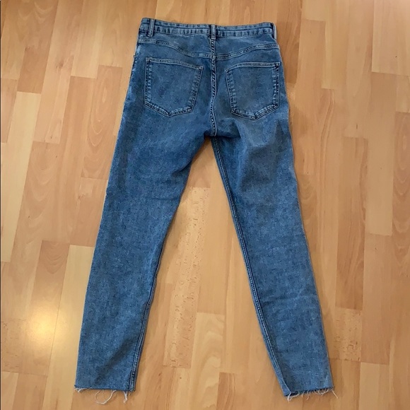 H&M blue Jeans ripped at bottom - Picture 6 of 6